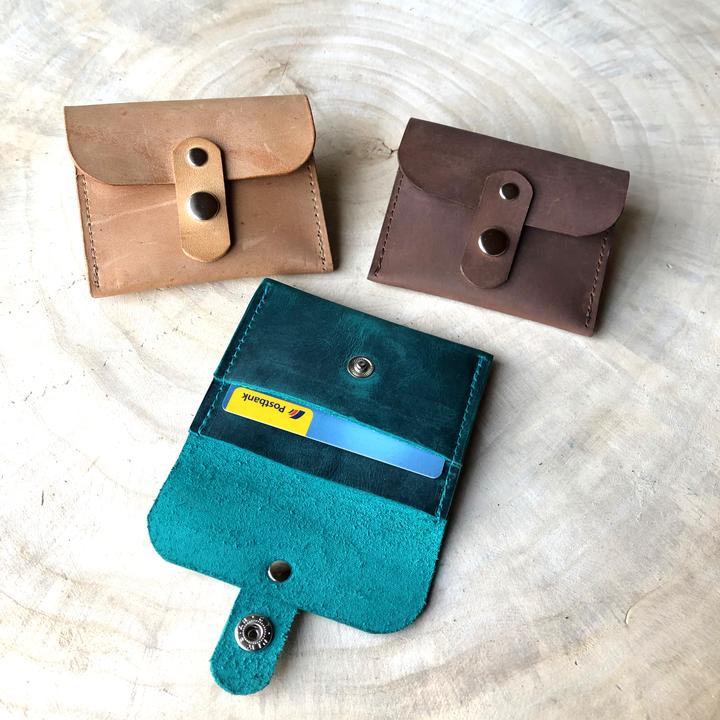 Kleines Portemonnaie aus Leder mit Kartenfach