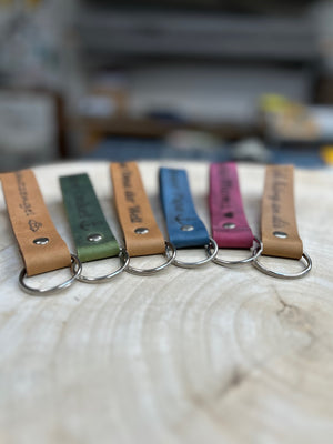 Schlüsselband aus Leder PERSONALISIERT| Farbe: Natur-Braun-Grün-Blau-Pink