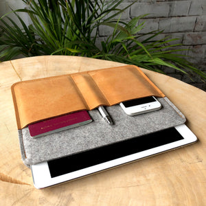 Hülle für das iPad/Tablett NATURA  aus Wollfilz und Leder. Viele Farbkombinationen